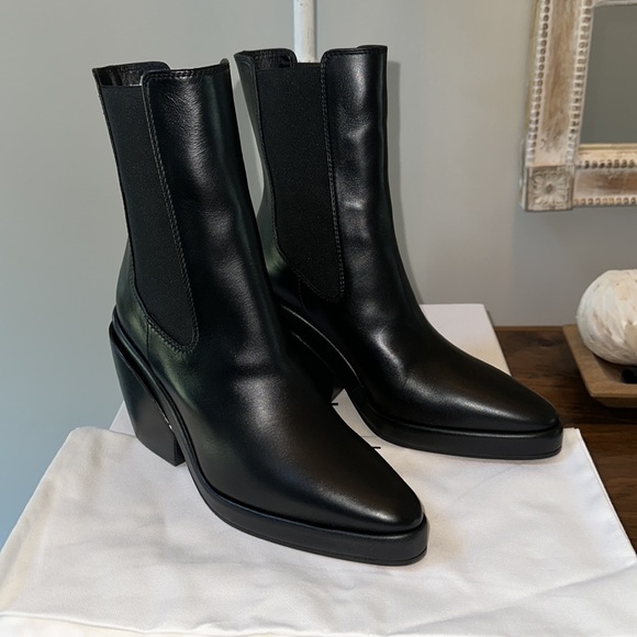 NIB Frame “Le Rodeo” Bootie - Sz 7.5 - Black - Picture 2 of 6